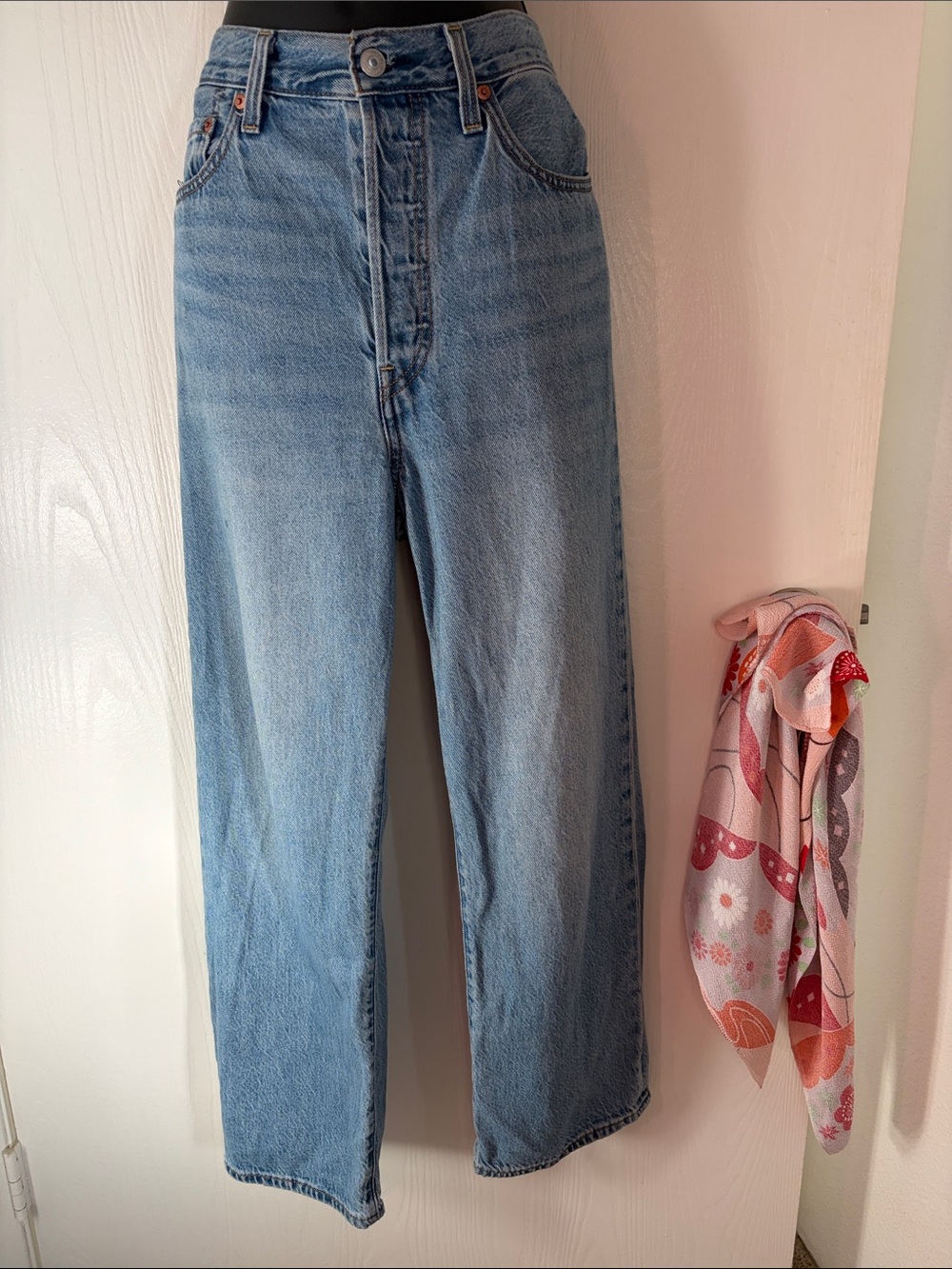 Levi’s Ribcage Straight Ankle Jeans